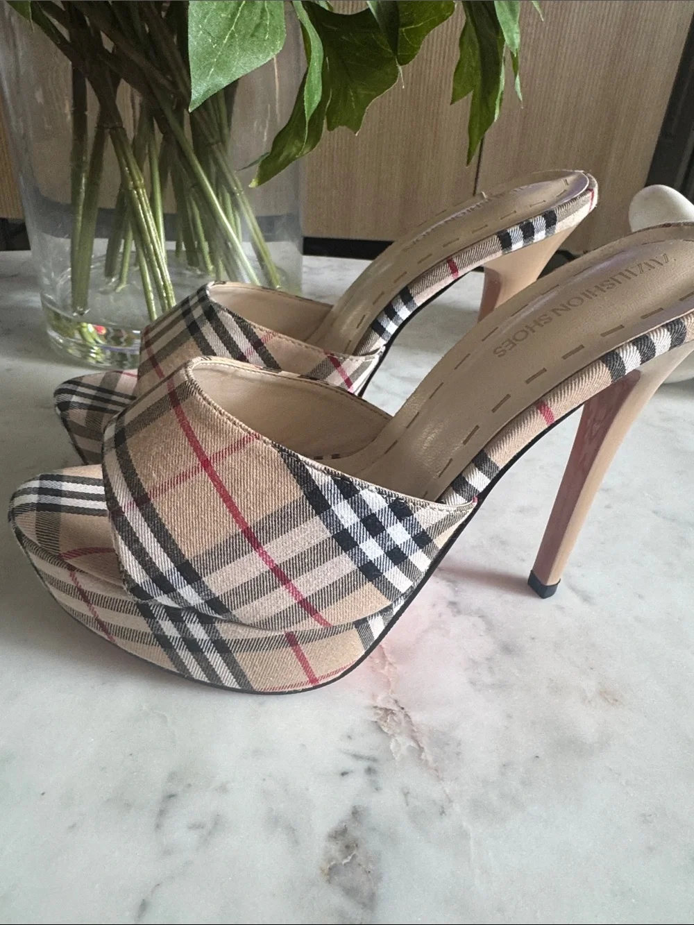 Burberry stylish beige